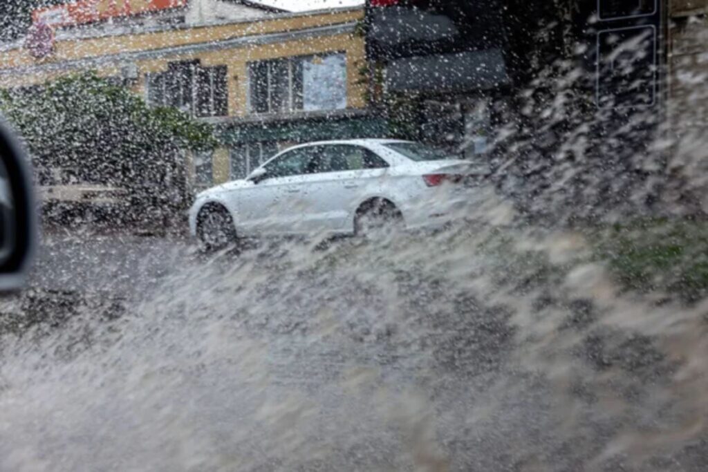 Consejos para conducir de forma segura durante temporales de viento y lluvia en Ávila