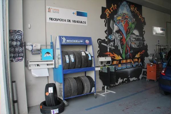 Cambio de neumáticos en taller de Ávila chapa y pintura Rubenpa