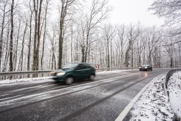 Guía para conducir con hielo en la carretera